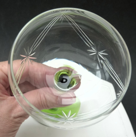 Jugendstil geslepen kristallen champagne glazen op groene voet