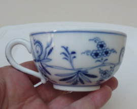 Schoenau Huttensteinach Blue Onion cup with saucer 19th century