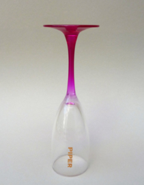 Piper Heidsieck kristallen champagne flute op fuchsia roze voet