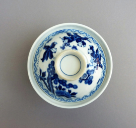 A pair of Japanese blue white porcelain Karako lidded bowls