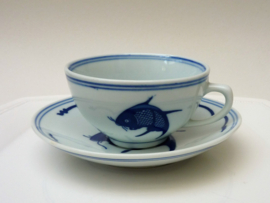 Chinese blauw witte Koi vis kop en schotel
