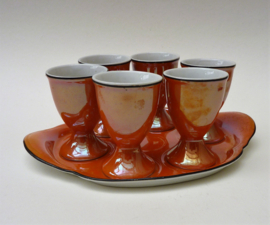 Art Deco oranje lusterware porseleinen eierdopjes op schaal