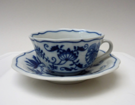 Original Bohemia Dubi Zwiebelmuster Blue Onion tea cup with saucer