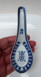 Chinese blauw wit porseleinen lepel met kalligrafie