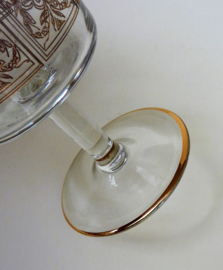 Franse kristallen wijnglazen met goud ingelegde gravure