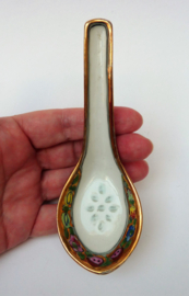 Rose medallion Wanyu rice grain porcelain spoon