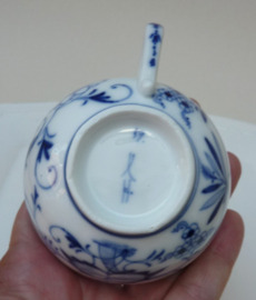 Schoenau Huttensteinach Blue Onion cup with saucer 19th century