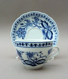 Kahla Blue Onion Zwiebelmuster cup with saucer