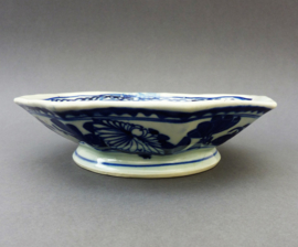 Antique octagonal Chinese porcelain Min Yao bowl