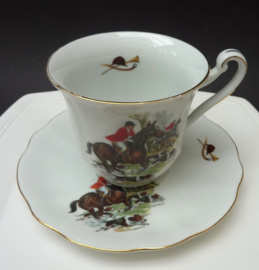 Country style oversized cups hunting scene