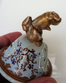 Edme Samson Paris Chinoiserie armorial porcelain lidded vase