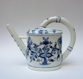 Schoenau Huttensteinach Blue Onion porcelain watering can