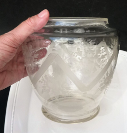 Glazen vaas met bloem gravure