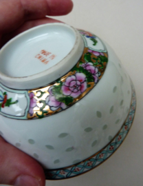 Rose medallion Wanyu rice grain porcelain bowl