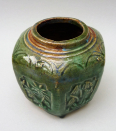 Chinese vintage jadegroen geglazuurde Shiwan gemberpot 