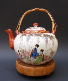 Rokuzo Seto Geishaware porcelain teapot