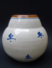 Vintage blauw witte faience vaas