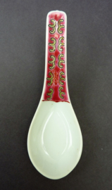 Chinees porcelain spoon with pink lotus scrolls