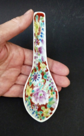 A pair of Chinese Early Republic Straits Nyonyaware porcelain spoons
