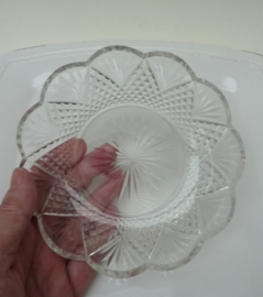 Drie kristallen broodbordjes side plates Wilhelmina slijpsel