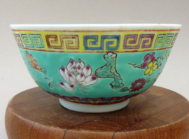 Jiangxi Chu Pin Jingdezhen porseleinen turquoise kom met bloemen