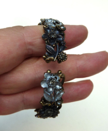 Blauw grijze metalen bloemen armband