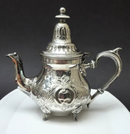 Verzilverde Arabische theepot