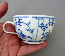 Tettau Strawflower porcelain cup with saucer 18th century