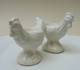 Een paar antieke Franse faience Kip eierdoppen