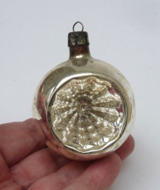 Vintage kerstbal met deuk Zilver 6 cm