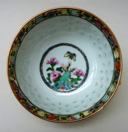 Rose medallion Wanyu rice grain porcelain bowl