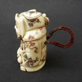 Japanse handgesneden benen Netsuke krijger