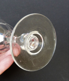 Engels wijnglas tulpmodel balustersteel vroeg 19e eeuw