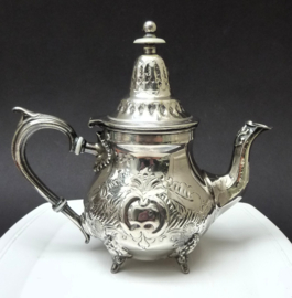 Verzilverde Arabische theepot