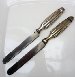 A pair of Boulenger France silver plated master butter knives