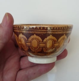 Petrus Regout decor Bali theekom met schotel 19e eeuw