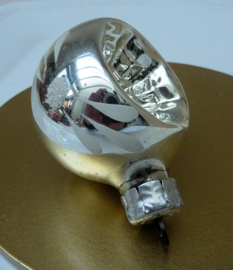 Vintage kerstbal met deuk Zilver 6 cm