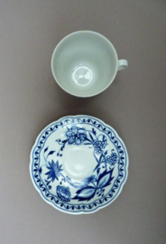 Kahla Blue Onion Zwiebelmuster cup with saucer