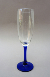 Luminarc France Neptune prosecco glas op blauwe voet