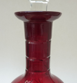 Boheemse Art Deco robijnrode karaf