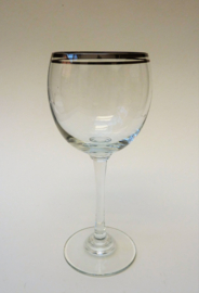 Crystal wine glasses with double platinum rim