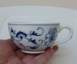 Schoenau Huttensteinach Blue Onion cup with saucer 19th century