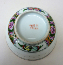 Rose medallion Wanyu rice grain porcelain bowl