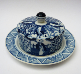 Antique Dutch chinoiserie Long Eliza porcelain lidded butter dish