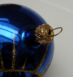 Mid Century blauwe kerstbal met deuk 8 cm
