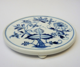 Schoenau Huttensteinach Blue Onion porcelain trivet 19th century