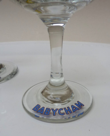 Een paar Mid Century Babycham perencider coupeglazen