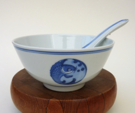 Vintage blue white Chinese porcelain bowl and spoon fish in circle