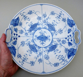 Rauenstein blue white strawflower porcelain handled pastry dish