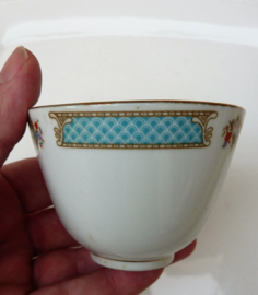 Een paar vintage Chinees porseleinen theekommen